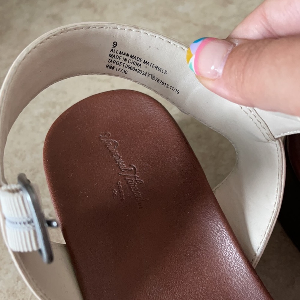 Universal Threads white Platforms - Picture 3 of 4